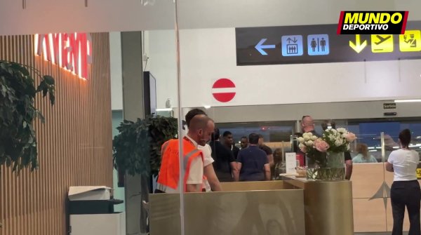拉什福德今晨抵达巴塞罗那机场，球员将于周三正式亮相