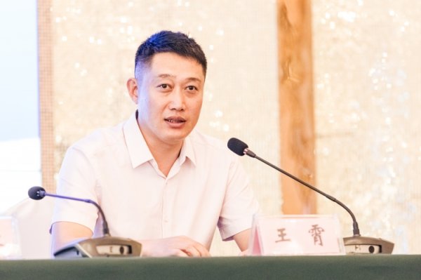 官方：卡斯特罗辞去代理主指导教练员职务，王霄将出任青岛红狮主指导教练员