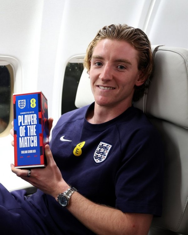 内切抽射破门!戈登当选本轮世预赛英格兰队内最佳球员 内切抽射破门!戈登当选本轮世预赛英格兰队内最佳球员