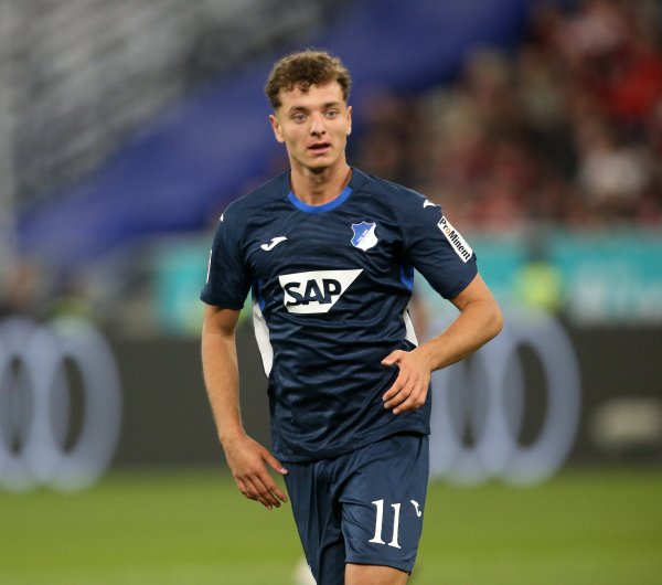 德天空:巴萨关注霍芬海姆前场球员阿斯拉尼,球员明夏有解约条款 德天空:巴萨关注霍芬海姆前场球员阿斯拉尼,球员明夏有解约条款