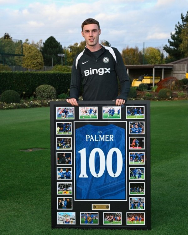 俱乐部百次出场，切尔西为帕尔默等五名球员颁发纪念礼物