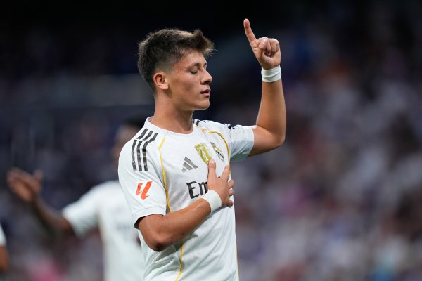 10场3球4助!马卡:居勒尔改打10号位表现出色,已成皇马指挥官 10场3球4助!马卡:居勒尔改打10号位表现出色,已成皇马指挥官