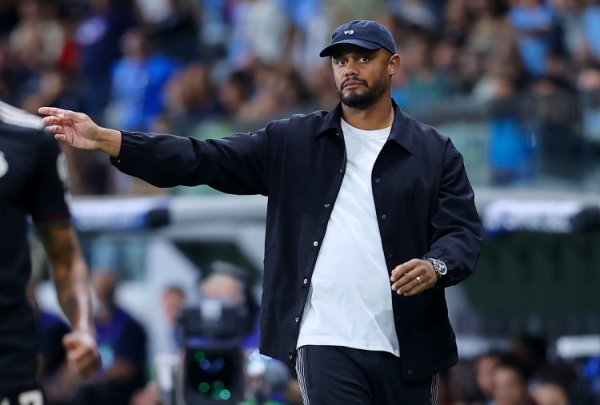 孔帕尼:于帕是队内不可或缺的一员,他非常优秀且在这里很开心 孔帕尼:于帕是队内不可或缺的一员,他非常优秀且在这里很开心