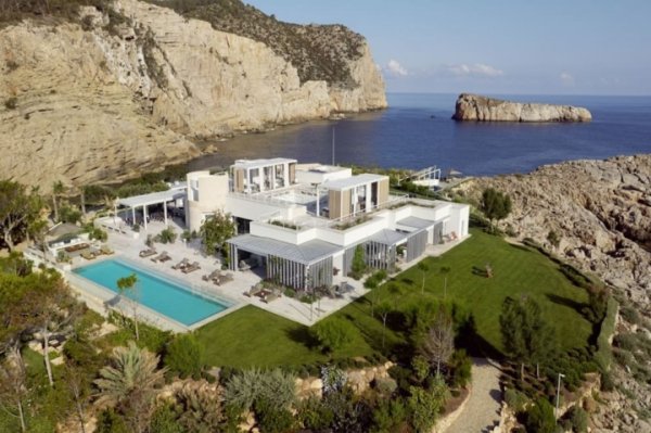 西媒:因前房主违规扩建,梅西伊比萨岛豪华别墅面临部分拆除风险 西媒:因前房主违规扩建,梅西伊比萨岛豪华别墅面临部分拆除风险