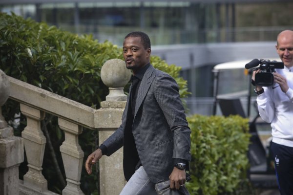 埃弗拉：我在莫耶斯时期曾觉得自己踢得像屎 这一代球员感觉很软