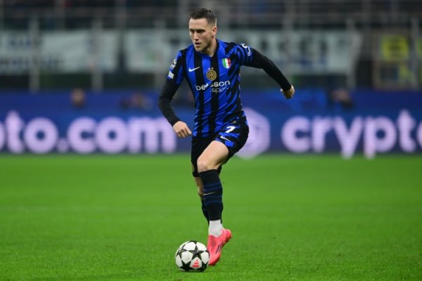 罗体:泽林斯基本赛季只为国米出场121分钟,冬窗可能转会离队 罗体:泽林斯基本赛季只为国米出场121分钟,冬窗可能转会离队