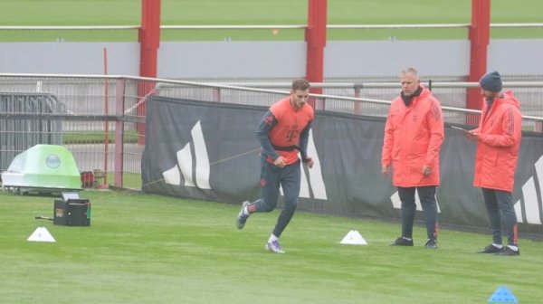 图片报：拜仁练习  场出现新设备，售价1.8万欧，可助球员提升身体素质