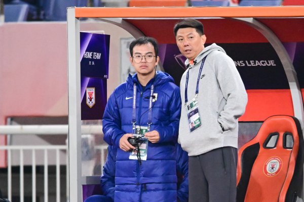 鲁媒：泰山代理主指导教练员确定为助教唐田，后天他和谢文能出席发布会