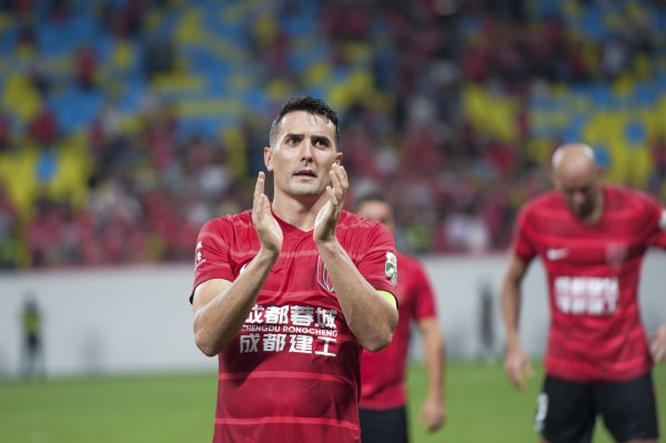 媒体人:上海海港有意周定洋有段时间了,不只是为了今年争冠 媒体人:上海海港有意周定洋有段时间了,不只是为了今年争冠