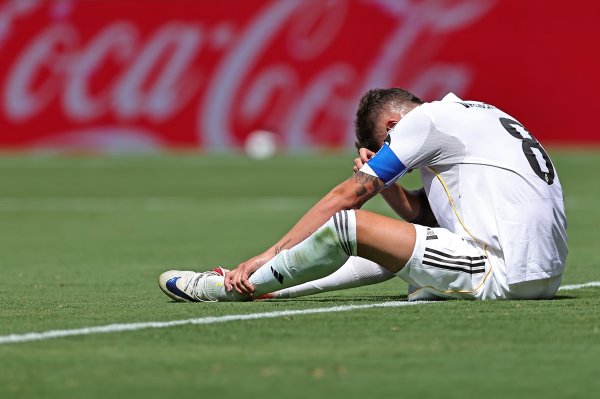 记者:巴尔韦德与红军赛事 中感到右侧内收肌不适,明天将进行检查 记者:巴尔韦德与红军赛事 中感到右侧内收肌不适,明天将进行检查