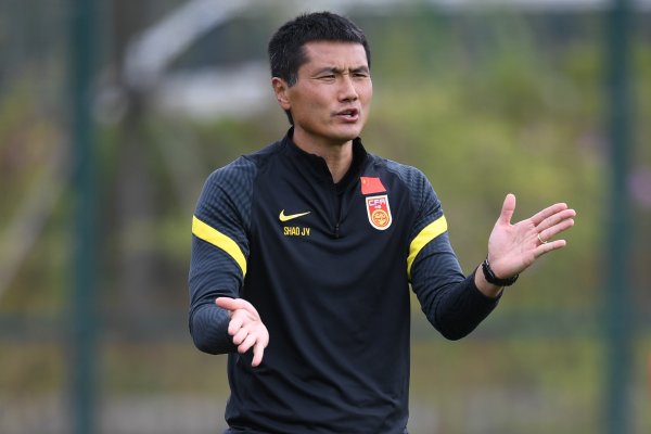 北青：邵佳一执教西海岸的绝大多数助手，都将“移植”到国足队伍