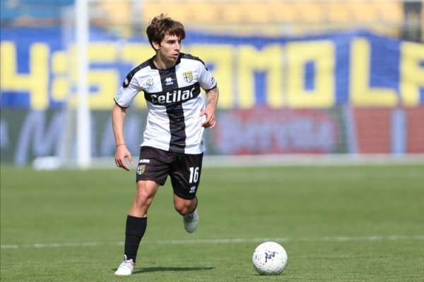 意媒：国米关注帕尔马中场球员伯纳贝，曾派出球探考察他的表现