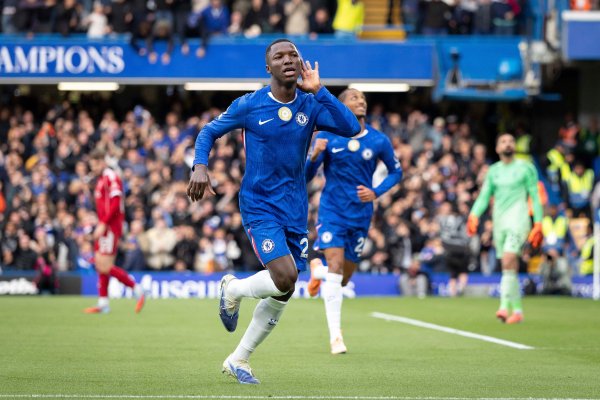 天空体育：切尔西可能调整凯塞多合同，以反映其世界级中场球员地位