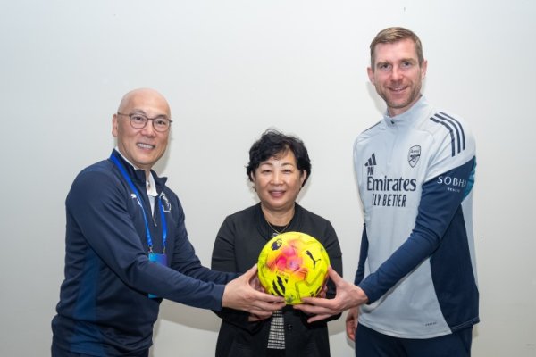 马德兴谈中英沟通 会:小球员都不认识默特萨克 青训核心仍是竞赛 马德兴谈中英沟通 会:小球员都不认识默特萨克 青训核心仍是竞赛