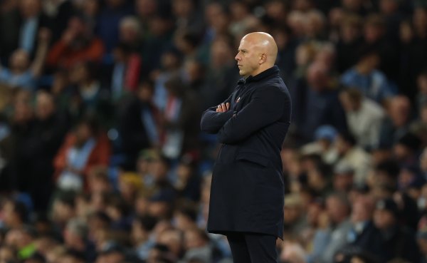 TA：范戴克得分  被吹存在争议 利物浦看上去不是第一名  争夺者