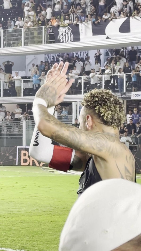 身材如何?33岁内马尔赛后脱运动活动 服 谢场,腹肌几乎消失……😳 身材如何?33岁内马尔赛后脱运动活动 服 谢场,腹肌几乎消失……😳